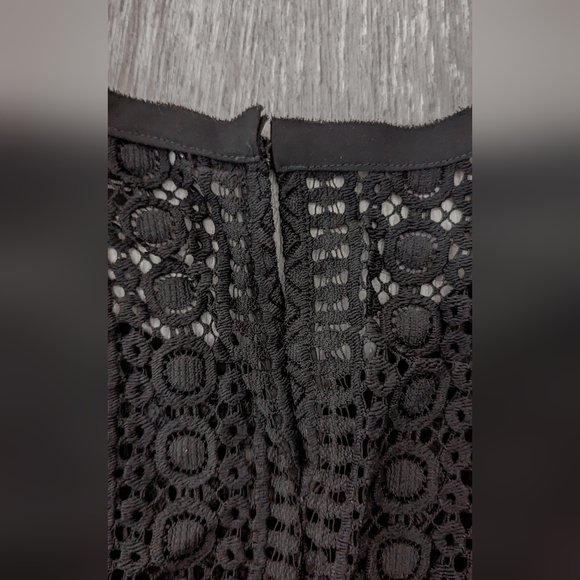 Women's Express Black Crochet Pleated Ruffle Blouse Long Sleeve Size Small EUC! - Picture 3 of 7